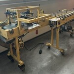 Invoerband trays flowpakmachine Eigen bouw, geel, bouwjaar 2012